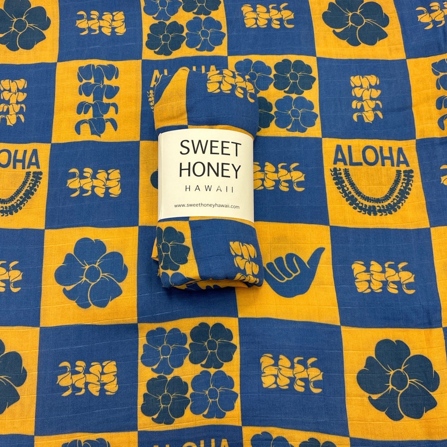 Aloha Puakenikeni Bamboo Swaddle Blanket - Sweet Sweet Honey Hawaii