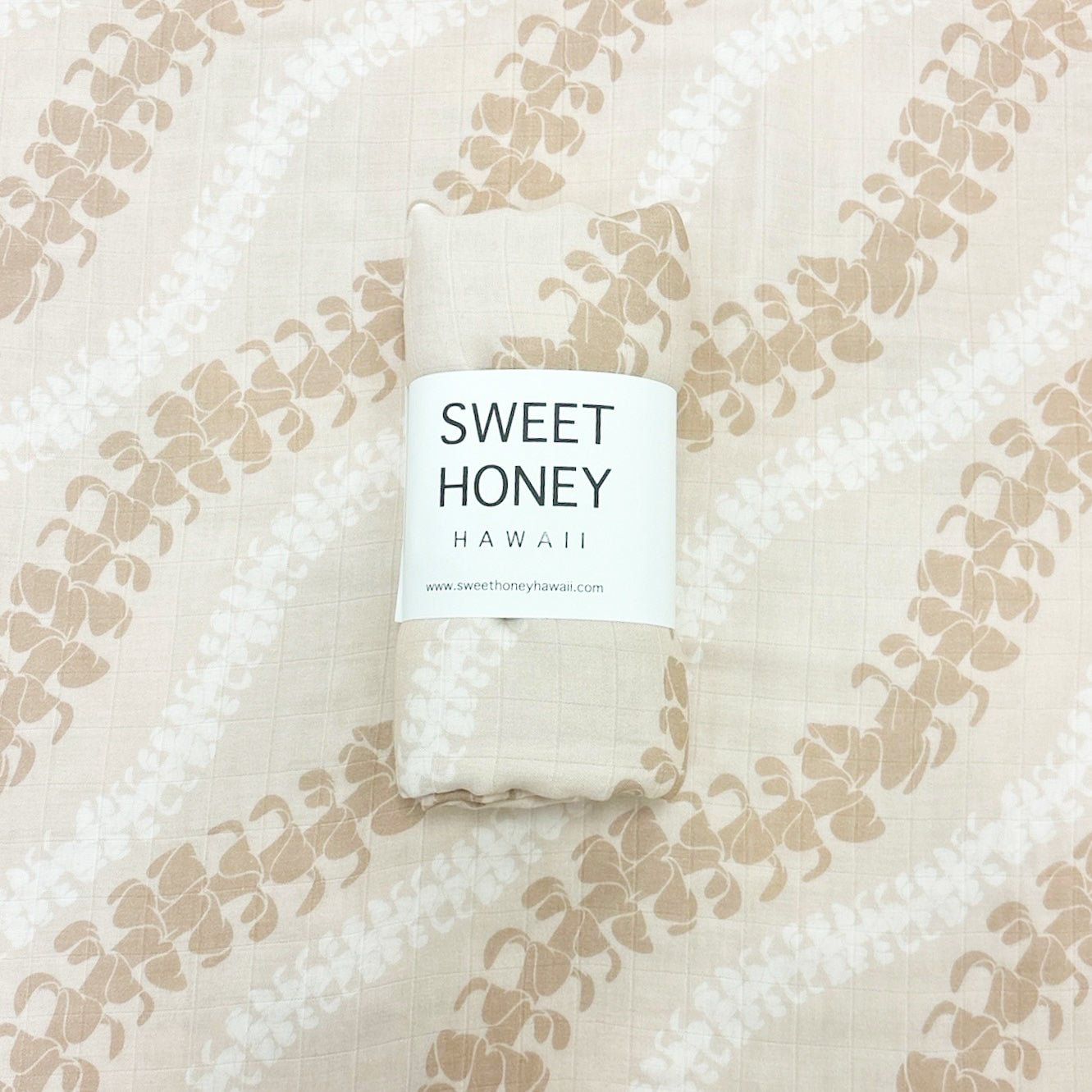 Sandy Lei Puakenikeni Bamboo Swaddle Blanket - Sweet Sweet Honey Hawaii